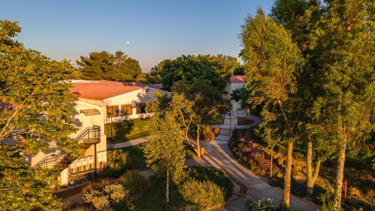 Keshet Yehonatan Country Lodging Exterior photo